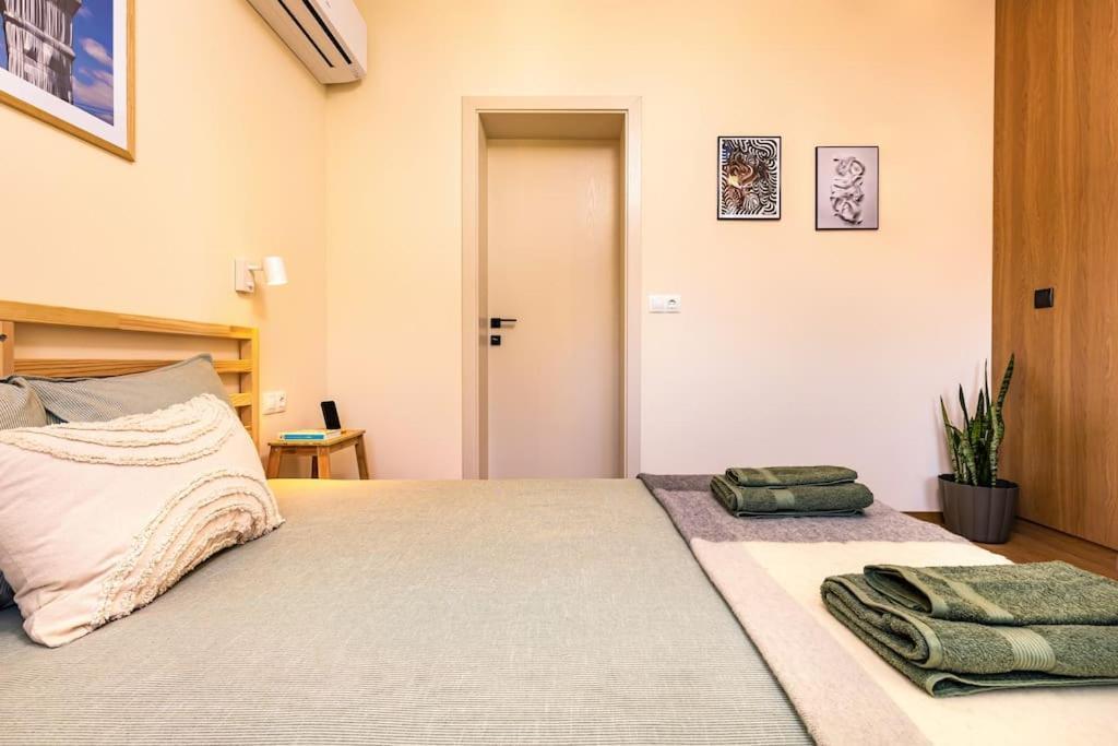 Hills View Central Apartment Plovdiv Bagian luar foto