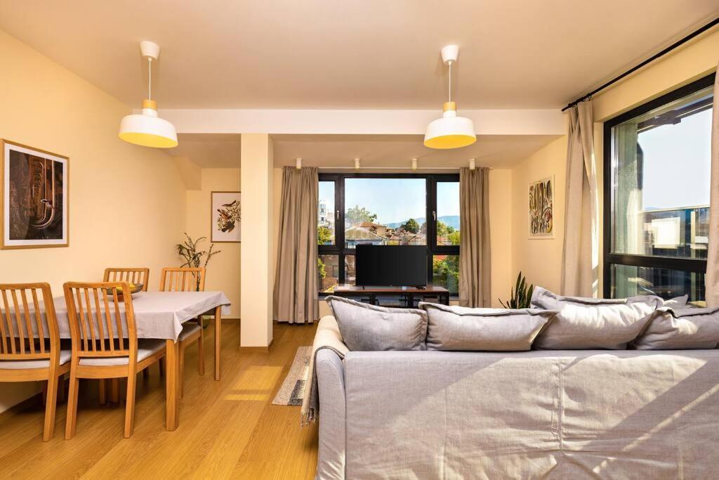 Hills View Central Apartment Plovdiv Bagian luar foto
