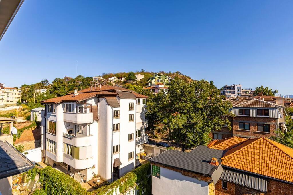 Hills View Central Apartment Plovdiv Bagian luar foto