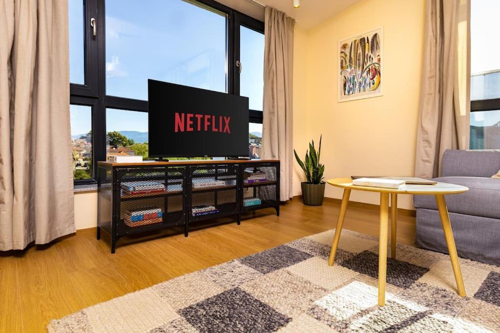 Hills View Central Apartment Plovdiv Bagian luar foto