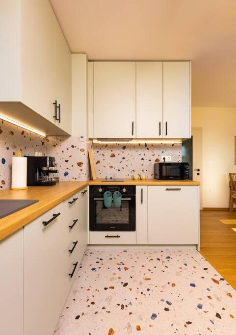 Hills View Central Apartment Plovdiv Bagian luar foto